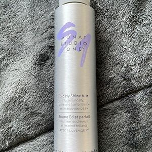Monat Glossy Shine Mist